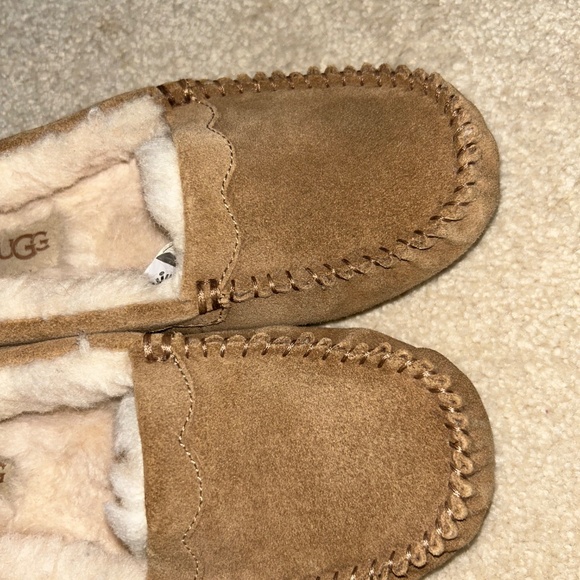 UGG Scalloped Moc slippers 6 - Picture 6 of 11